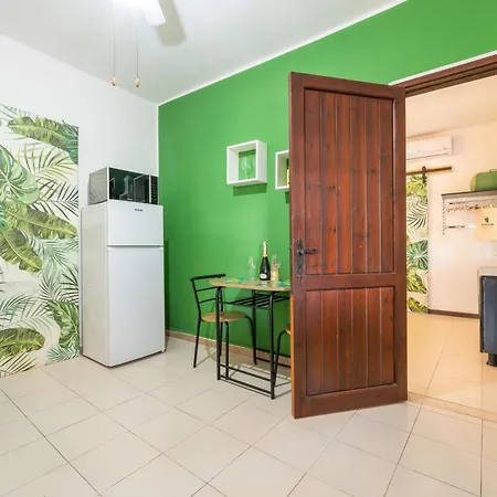 Jungle Apartment *